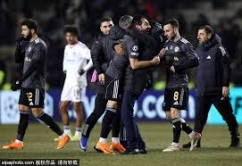 为什么你总在“差一点赢钱”的牌局中慢性失血？（为何你总在“差点赢”的牌局里持续亏损？）