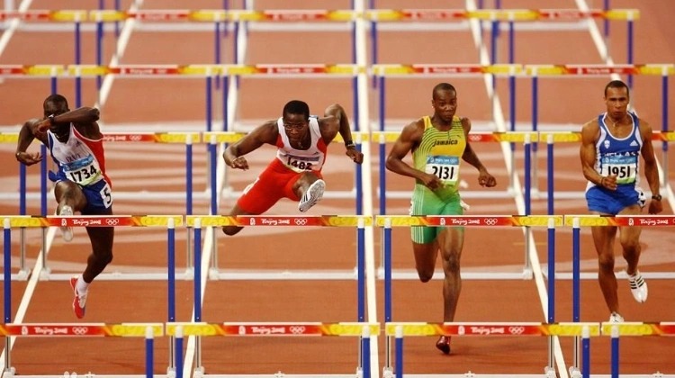 湖人91-107不敌马刺，东契奇38+10+10，詹姆斯缺阵，文班亚马16+14+4帽